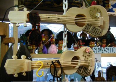 No2.ハワイアン風 ハンドメイド スタンドサングラス、キーetcをオシャレにかけてみては420×140×40mm